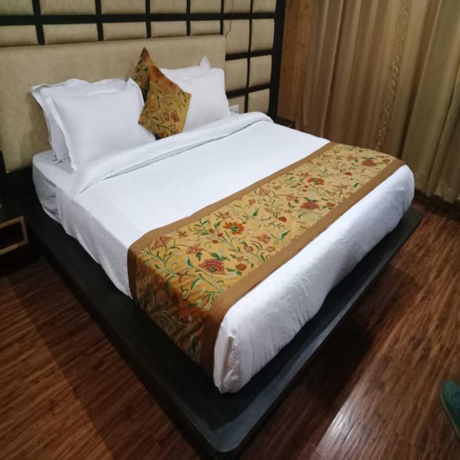 Hotel Sheen Srīnagar Esterno foto
