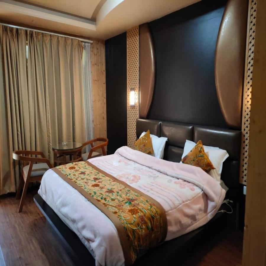 Hotel Sheen Srīnagar Esterno foto