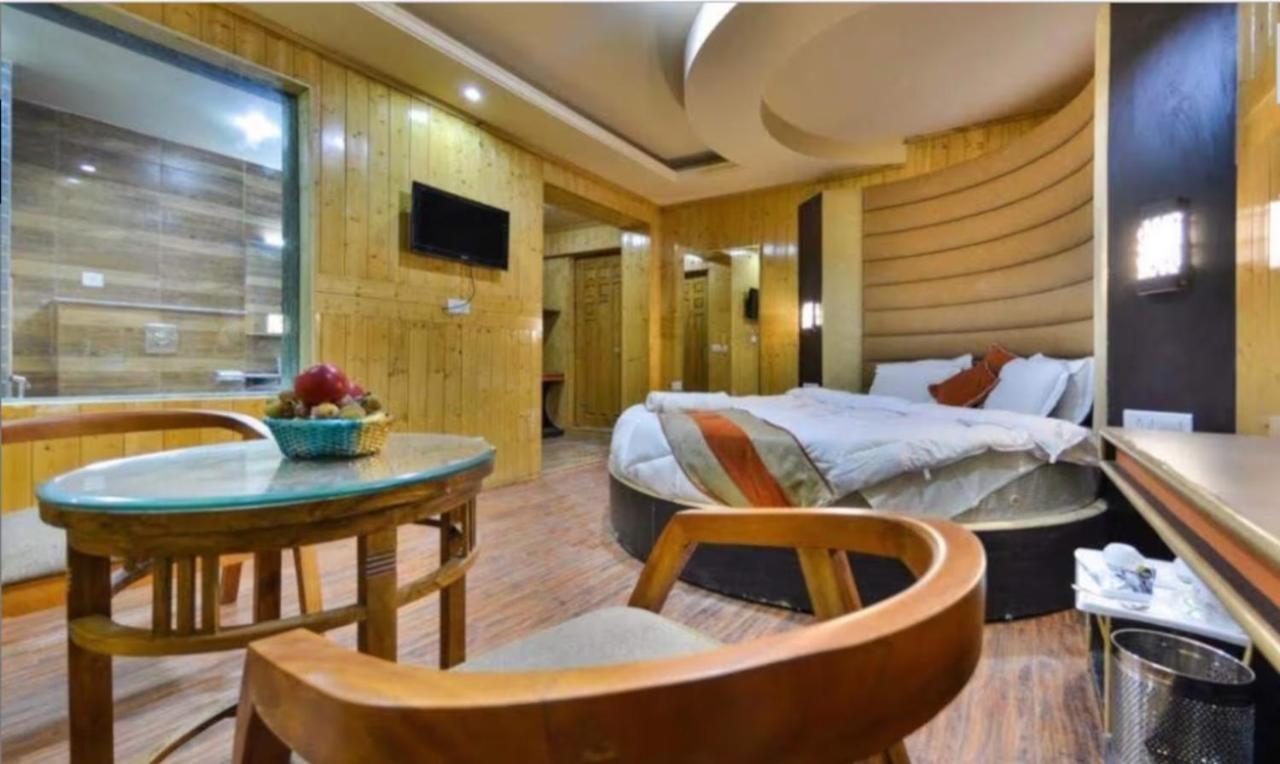 Hotel Sheen Srīnagar Esterno foto